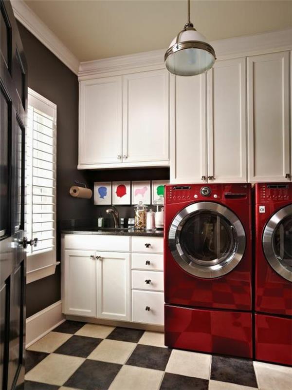 pralnica, podložke, viseče omare in umivalnik