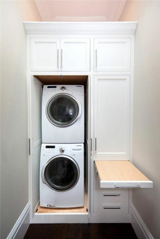 pralnica, pralni in sušilni stroj po višini, bela omara in zložljiva likalna deska