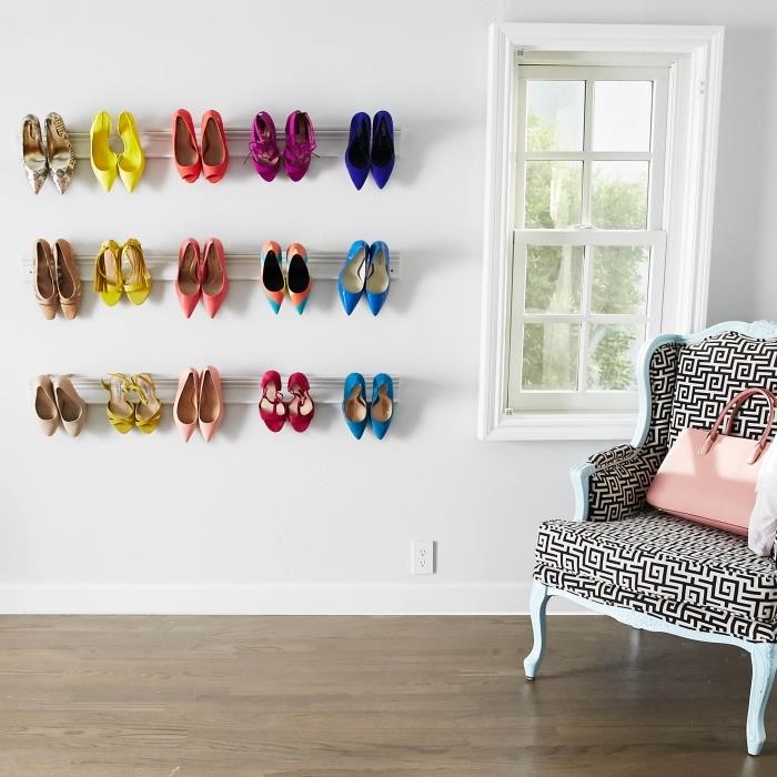 topuk duvar raflarında yönlendirilmiş pervazlarla ucuz ayakkabı saklama fikri