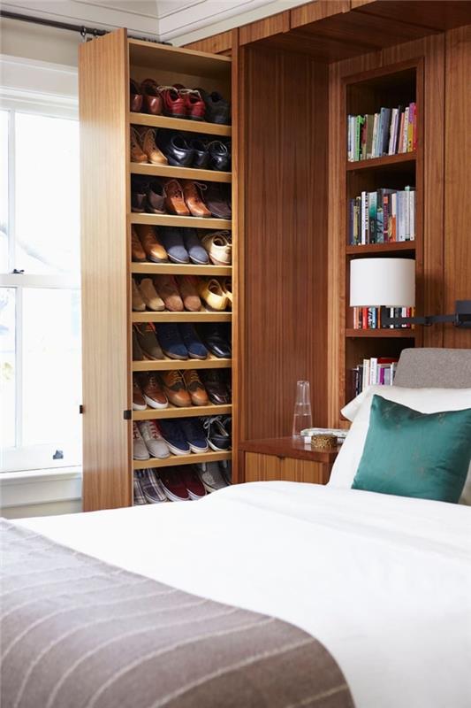 Ayakkabılarınızı gizlice saklamanıza izin veren yatak odasında sürgülü ayakkabı saklama fikri