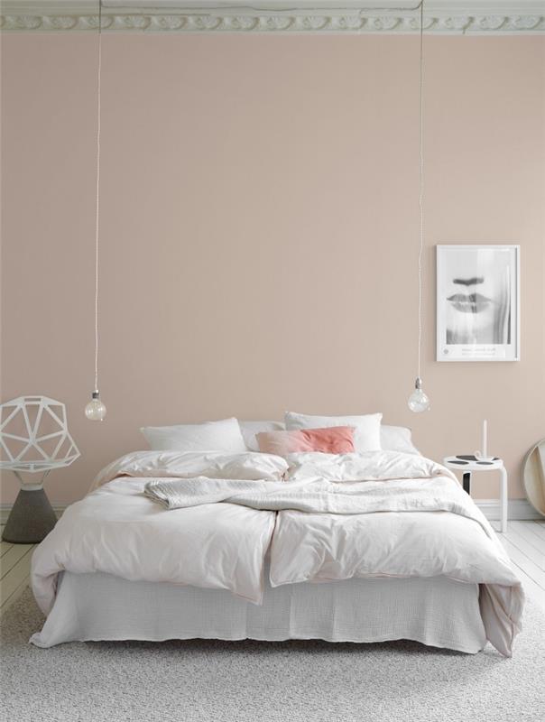 nevtralna barva za spalnico, kremna stenska barva v kombinaciji s stropom in tlemi v beli barvi