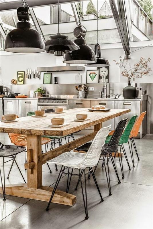 endüstriyel ve rustik dekora sahip yemek odasına açık modern paslanmaz çelik mutfak