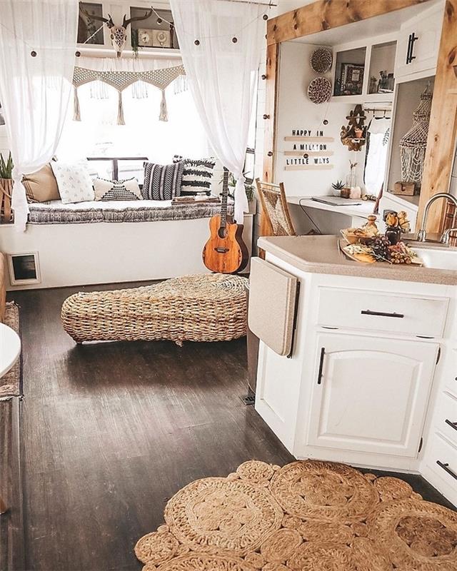 kombi regali macrame zavese vozli juta preproga lesena tla dekor majhen prostor belo kuhinjsko pohištvo