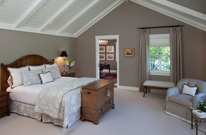 çatı katı düzeni, beyaz tavan, soluk gri zemin, geleneksel tarzda yatak, gri koltuklar