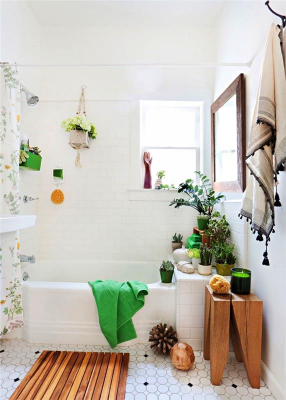 razvoj majhne kopalnice 4 m2 z boemskim duhom, bele kopalnice s kadjo s tušem, z zelenimi in lesenimi poudarki