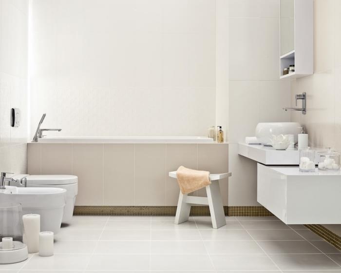 Küvetli bir banyoda etkileyici ve minimalist tasarım, beyaz tonlarında modern tarzda dekor