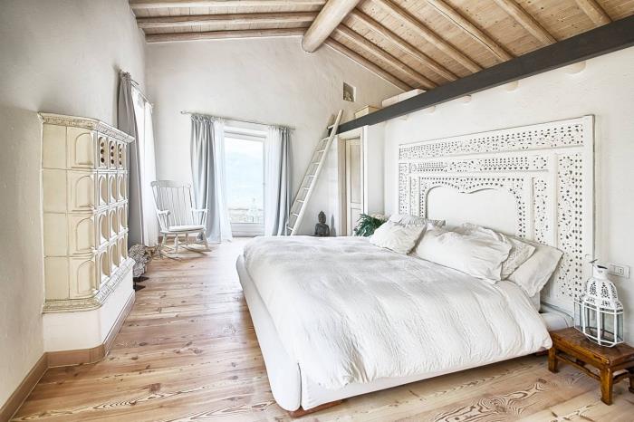 beyaz duvarlı beyaz ve ahşap iç tasarım ve ekru renginde ahşap gardırop, bej mobilyalarda yatak odası dekorasyonu