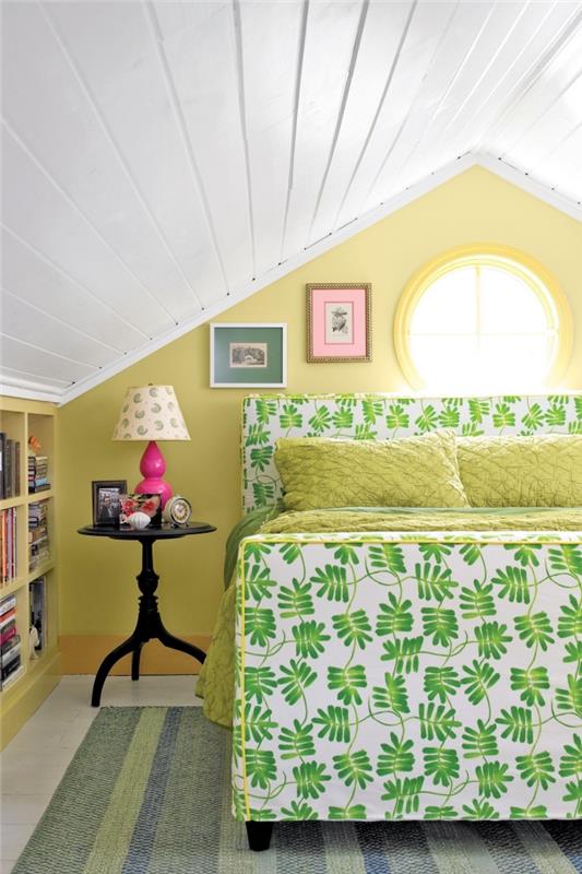 ideja za barvo spalnice, podstrešni dekor z majhnim oknom, rumena stenska barva in beli strop