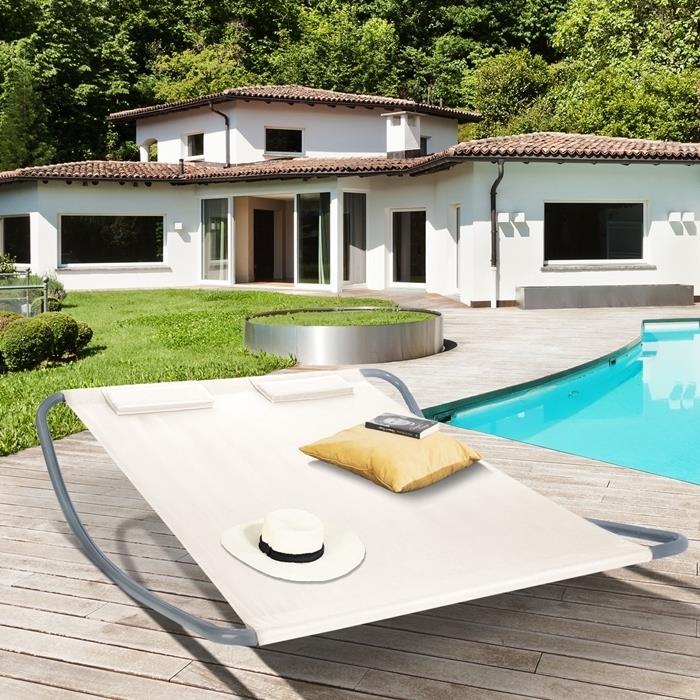 kraštovaizdžio kūrimas baseino lovos pakraštyje saulės vonioje spalvota ekrinės terasa
