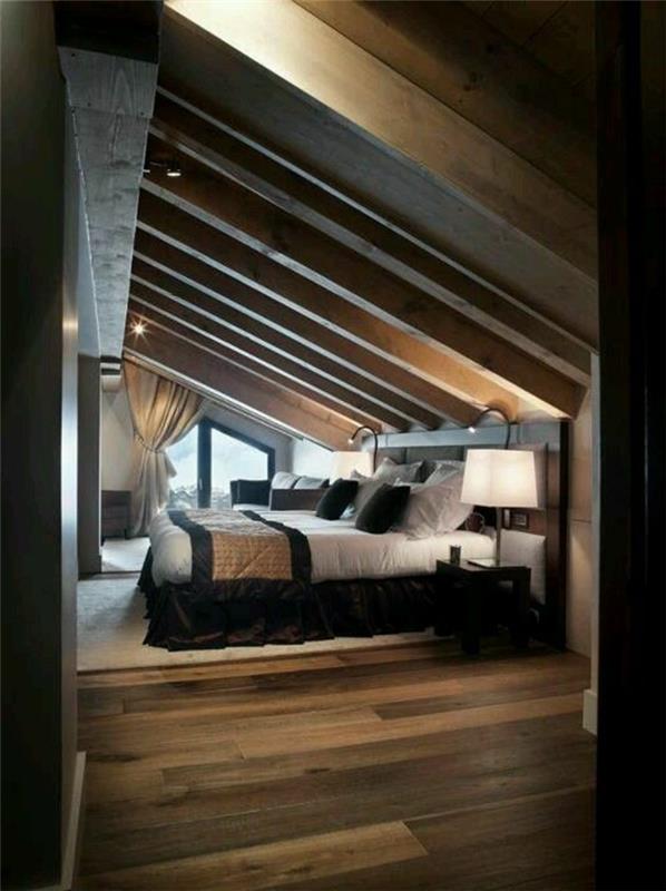 podstrešje-spalnica-strop-iz-masivnega lesa-pod naklonom-spalnica-v-temnem lesu