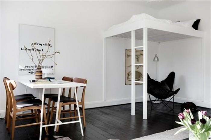 Maža erdvė-valgomasis stalas-dviaukštė lova-patogi odinė kėdė