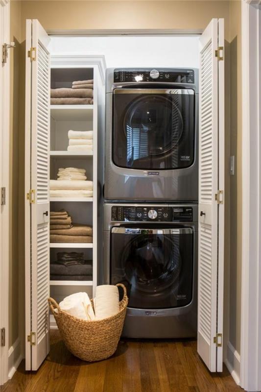 opremiti svojo pralnico, skladiščni stolpec in dva stroja, skrita za omaro, tkano košaro in