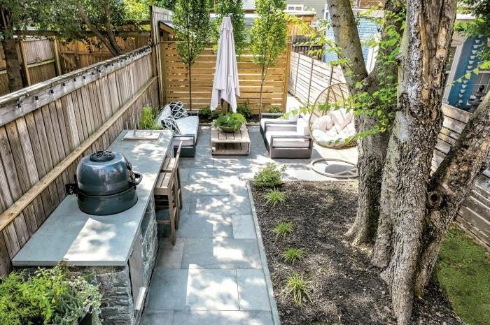 sukurti nedidelį 20 m2 lauko virtuvės sodą ant medinės tvoros sienos saulės girliandos apšvietimo