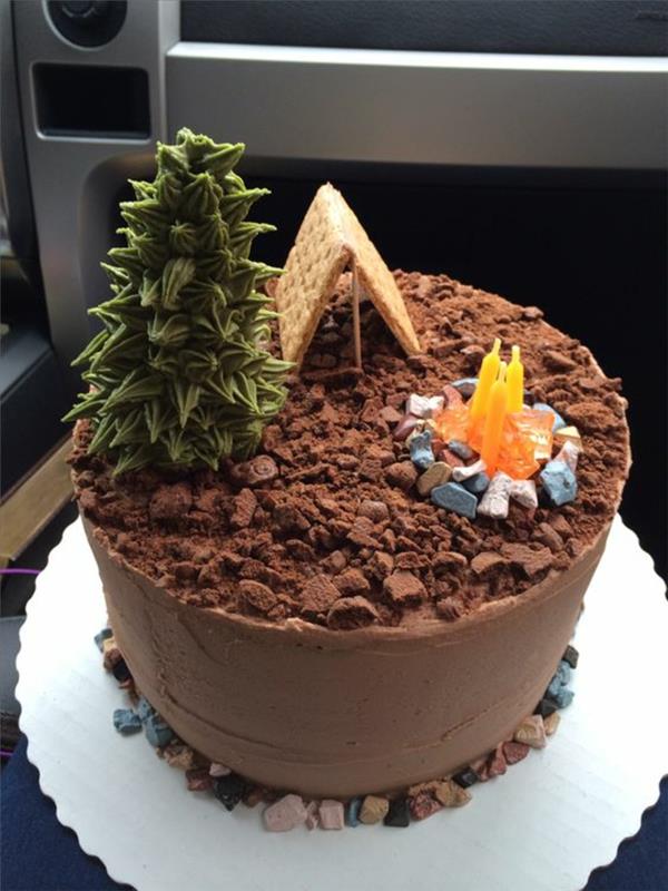 Ormandaki orijinal doğum günü pastaları