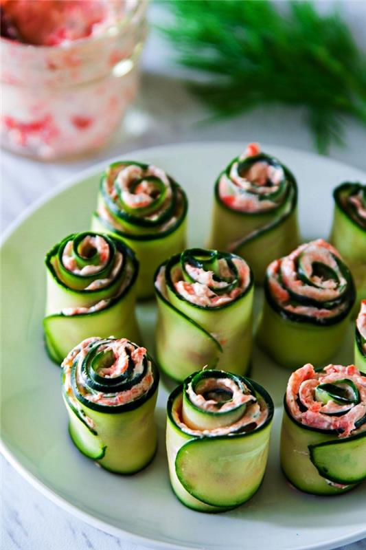 enostaven recept za večerjo z aperitivom brez kuhanja, kumarice z namazom iz dimljenega lososa in kremnega sira