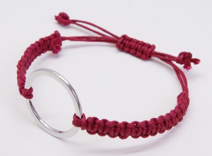kako narediti zapestnico, ideja nakita v rdeči vrvi makrame s prstanom, model zapestnice z nastavljivim zapiranjem