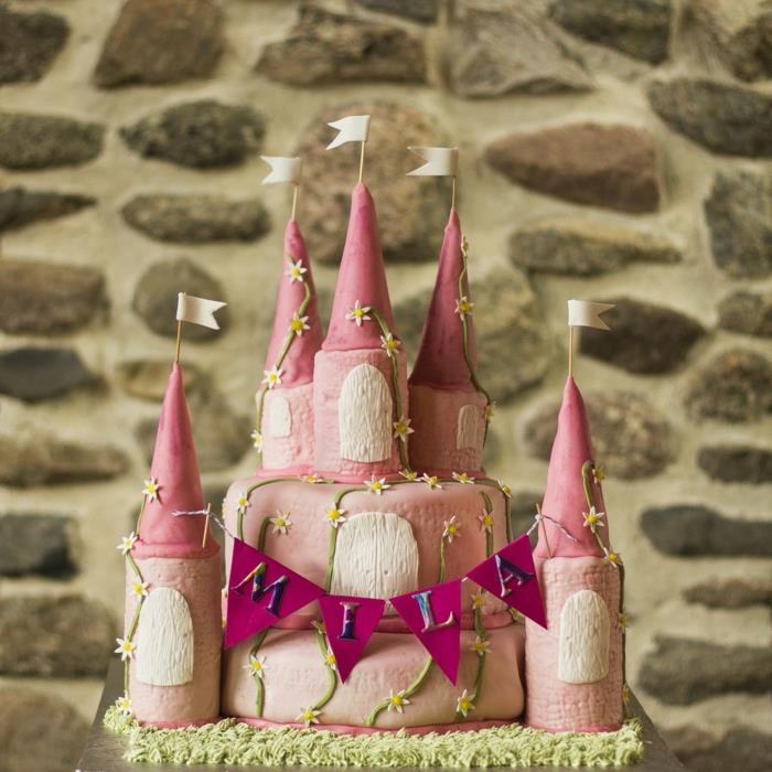 Gražus princesės gimtadienio tortas - geriausi žavingi rožiniai princesės kasteliniai pyragaičiai