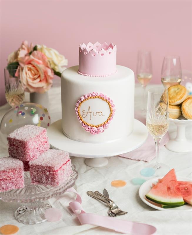 Rožiniai princesės pyragaičiai mergaitės gimtadieniui