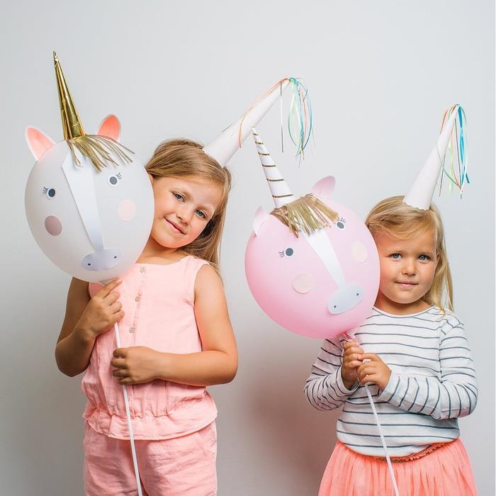 pravljične dekor ideje za rojstni dan na temo samoroga z osebnimi baloni z glavo samoroga