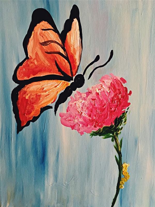 Yeni başlayanlar için akrilik boyama tahtası fikrine ulaşmak kolay, gök mavisi bir arka plan üzerinde kelebek ve çiçek akrilik boyama