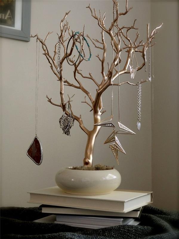 kako narediti enostavno drevo za nakit, ročno shranjevanje nakita z zlato vejo v skledi