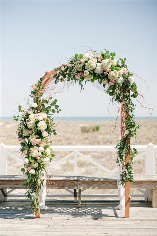 gėlės-arkinės-vestuvės-prie jūros