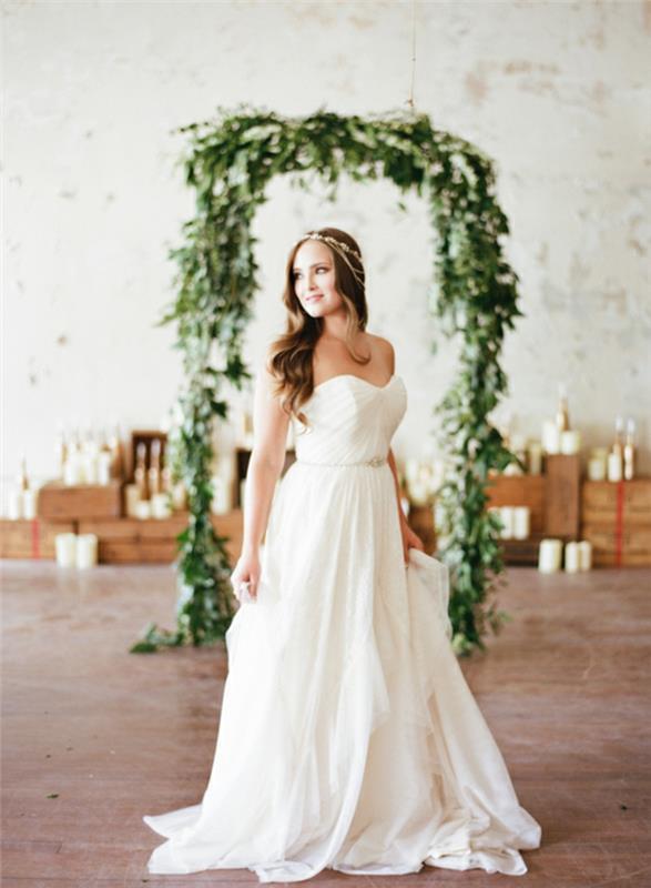 Düğün çiçek dekorasyonu düğün kemeri bir kemer yapmak harika bir resim fikri gelinlik uzun askısız elbise