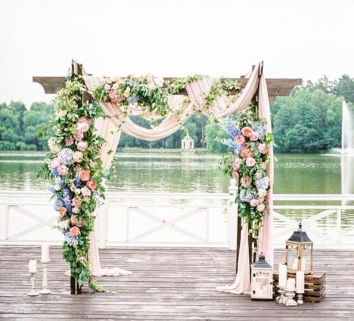 gėlės-arkos-vestuvės-prie ežero