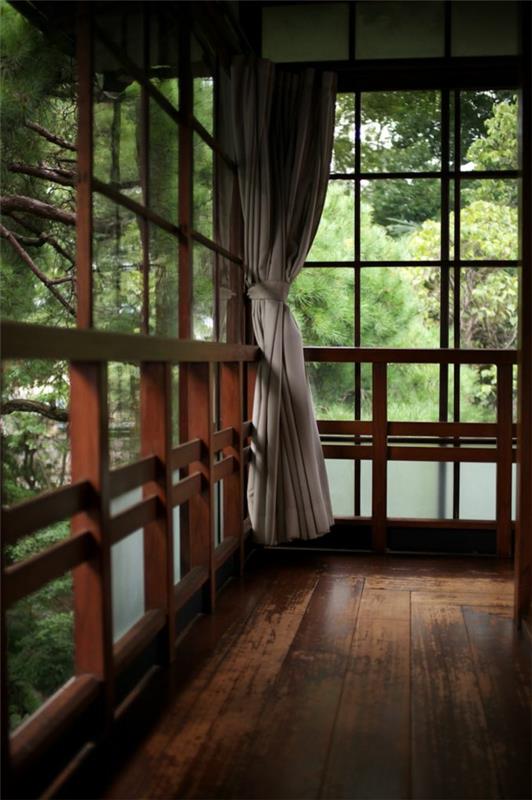 Lesena soba japonske arhitekture