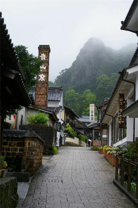 Japonska-arhitektura-hiša-ulica