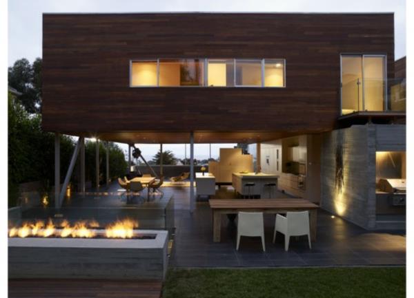 architektūra-minimalistinė-medinė-išorė