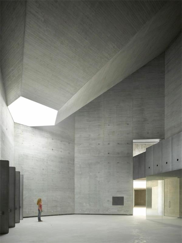 minimalistinė architektūra-meno centras Kordoboje