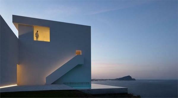 minimalistinė architektūra-namas-Ispanijoje-by-fran-silvestre-arquitectos