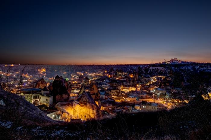 yerel-mimari-Gorème-gece boyunca