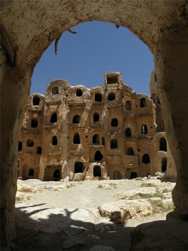 vernacular-architecture-primitive-natural-architecture