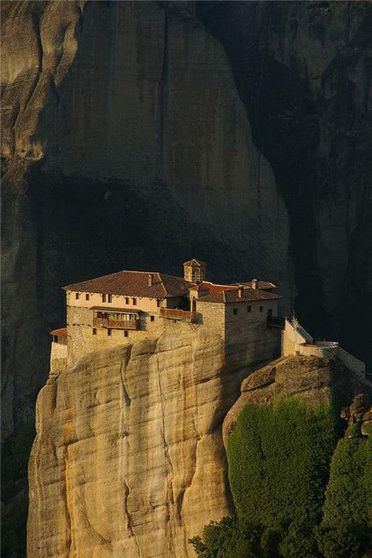 vernacular-architecture-beauty-of-Météora