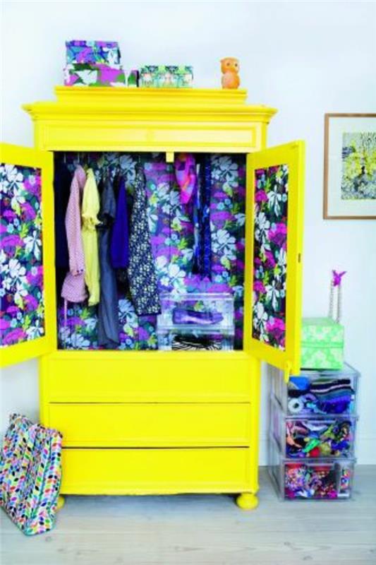 sarı-ucuz-çocuk-gardırop-renkli-mobilya-beyaz-duvarlı-çocuk-odası