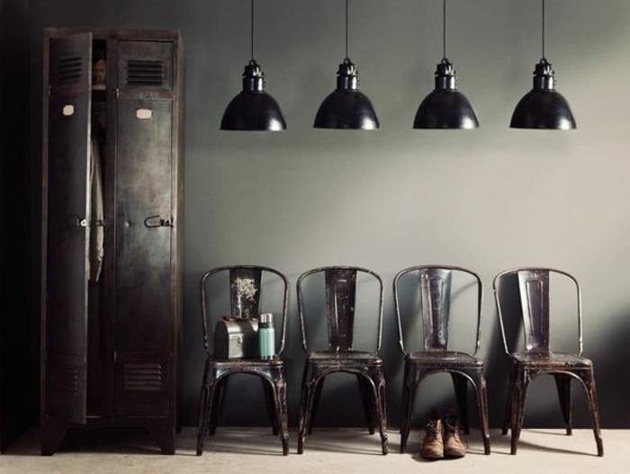 metalinės spintelės-pramoninės kėdės ir juodos spalvos pakabos