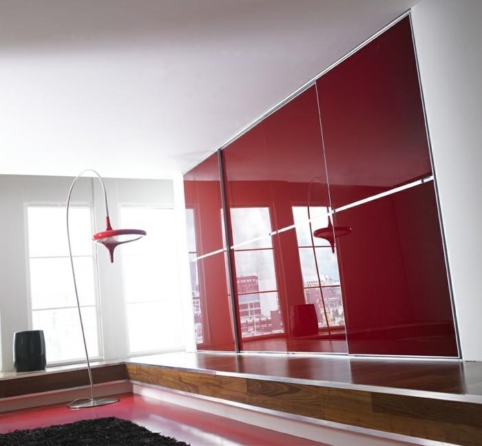 raudonai slankiojančių durų spintelės su raudono dizaino pakeisto dydžio grindų lempa