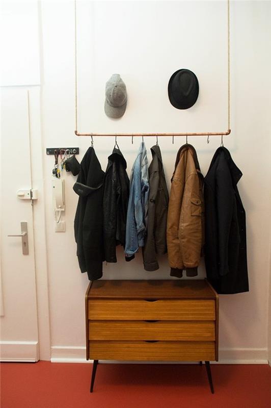 arredamento-contemporaneo-corridoio-mobiletto-legno-appendiabiti-sospensione-giacche-cappelli-porta-di-ingresso