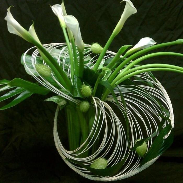 moderna-foral-art-joli-bouquet-de-lys-calla-aranžma-sodobna