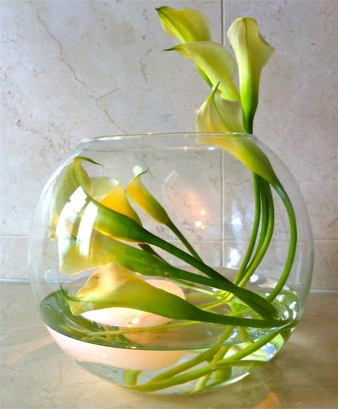 moderne-foral-art-ball-vaze-and-white-calla-lilies