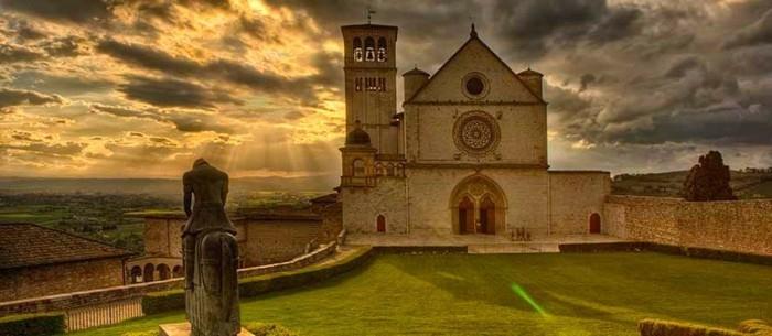 sedeča bazilika-najlepša mesta v Italiji-ki vas pripelje do srednjega veka