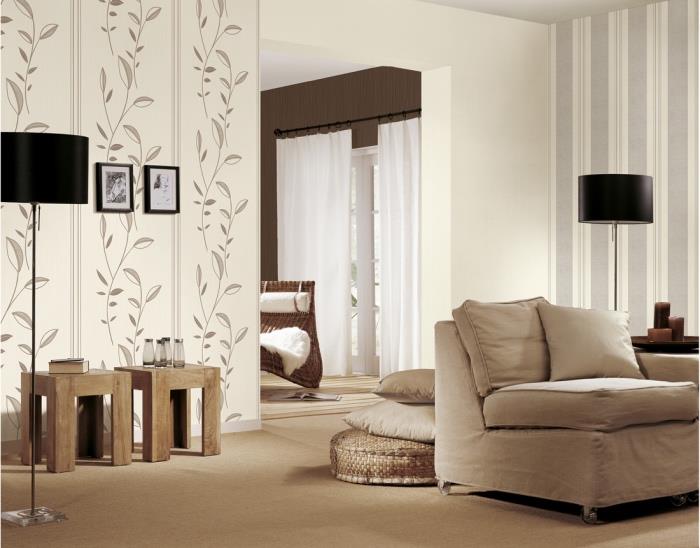 nötr tonlarda modern oturma odası dekoru, beyaz, gri ve bej oturma odası, halı, bej puflar, gri koltuk, ahşap sehpa ve beyaz ve gri duvar