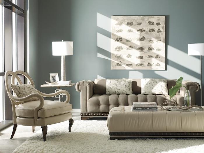 duvarlarda fare grisi boyama, kanepe, koltuk ve sehpa gri, kabarık beyaz halı, dekoratif duvar resmi