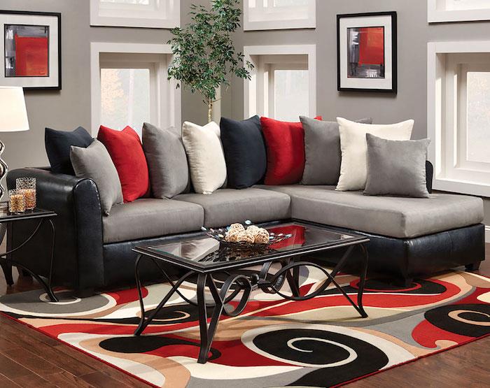 kırmızı ile hangi renk gider, gri kanepe, gri ile ilişkilendirme ve siyah, renkli halı, metal sehpa, keten rengi boya