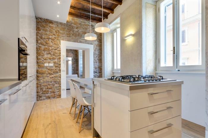 endüstriyel ve rustik vurgulu mutfak modeli, taş duvarlı beyaz mutfak dekoru, mutfak duvar kaplaması örneği
