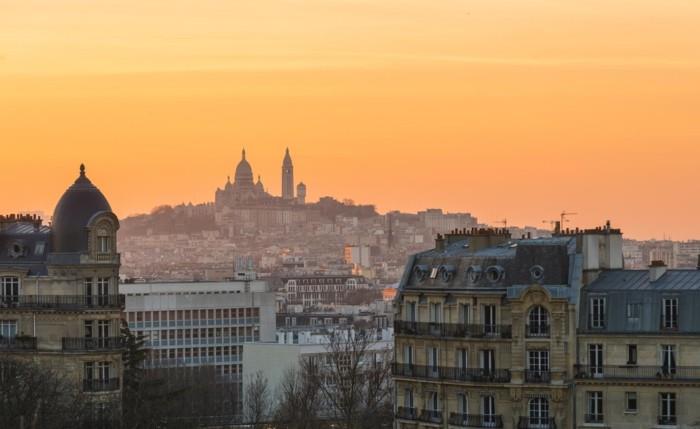 saulėlydžio metu ant stogo terasos butas-paris-grožis-Paryžiaus miestas