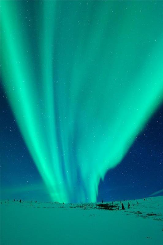 aurora-borealis-güzel-kutup-gösteri-kış-üstü-manzarası