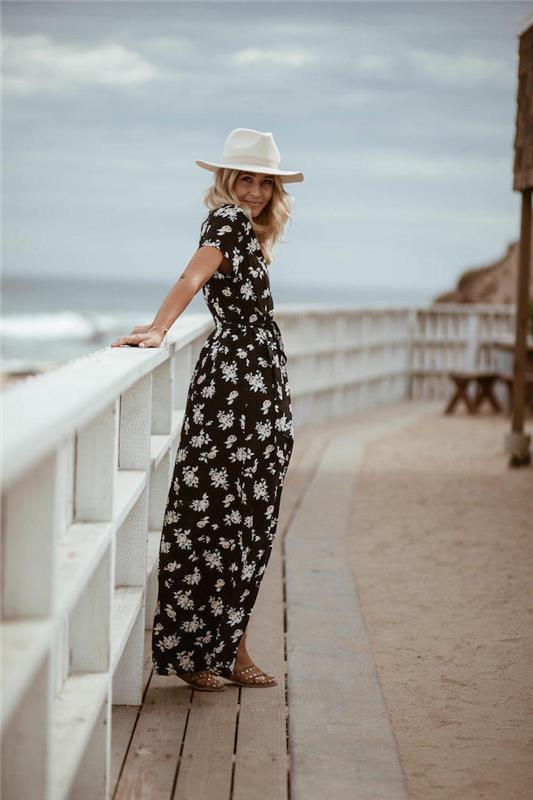 Yaz sonbahar kadın kıyafeti, beyaz çiçekli uzun siyah elbise, deniz kenarında kadın, nasıl giyinilir, sonbahar kış modası 2019